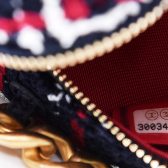 CHANEL 19 Round Clutch on chain tweed - Picture 7 of 16